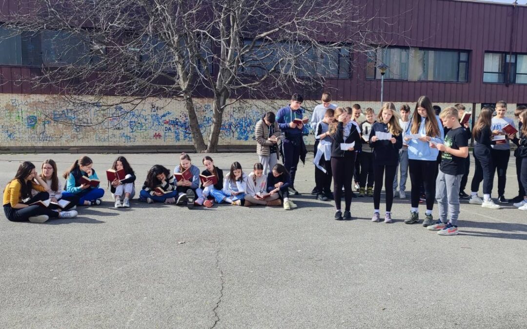 „У походу на Мјесец   —  Читајмо гласно!”